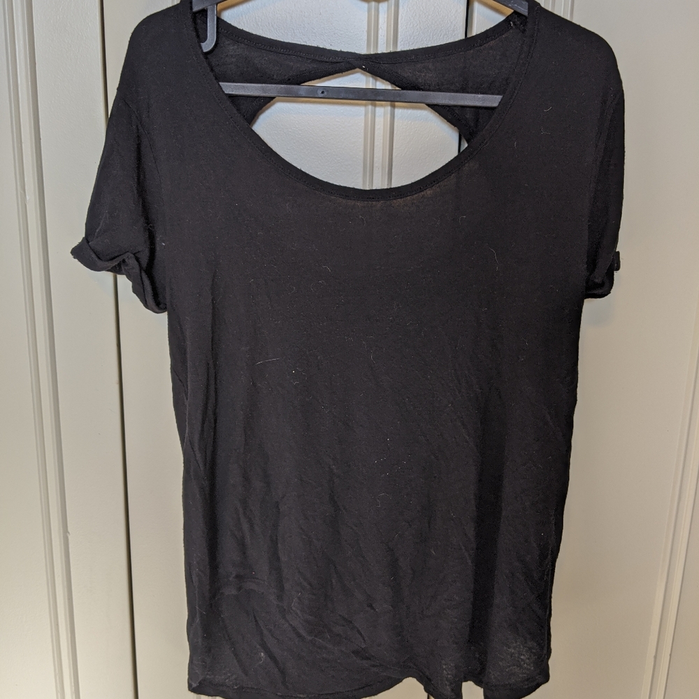 Black tee-shirt with back cutout
